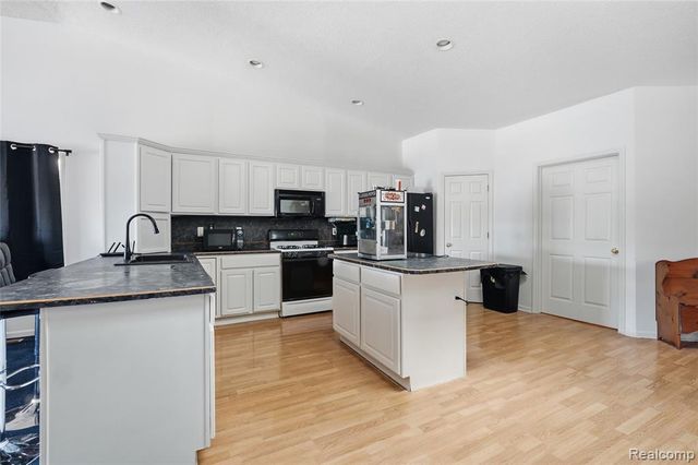 802 Crystal Lane, Marysville, MI 48040