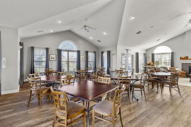 2210 E TUSCANY WAY, Appleton, WI 54913