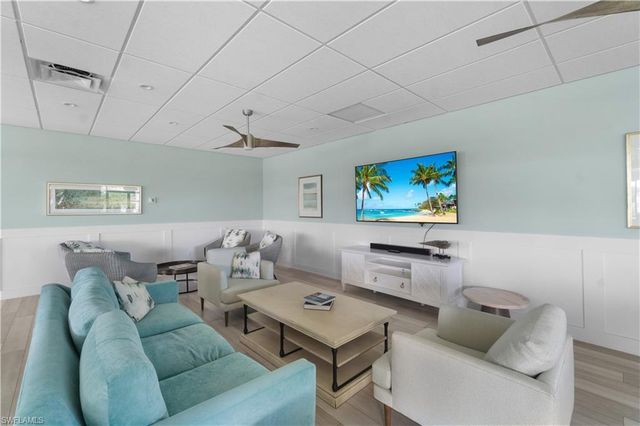 9715 Gulf Shore DR # 202, Naples, FL 34108