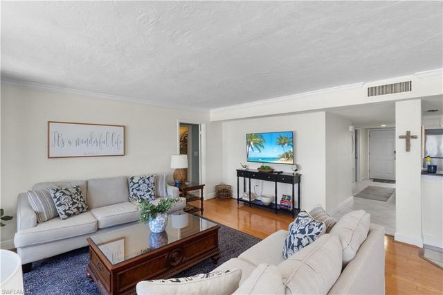 9715 Gulf Shore DR # 202, Naples, FL 34108