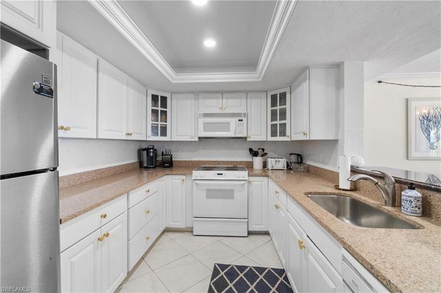 9715 Gulf Shore DR # 202, Naples, FL 34108