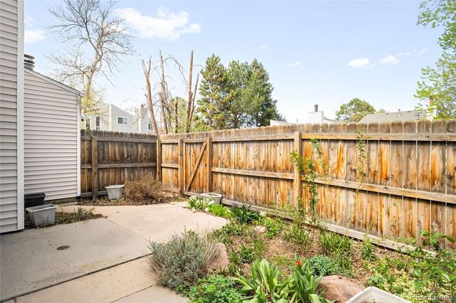 1569 S Sable Boulevard B, Aurora, CO 80012