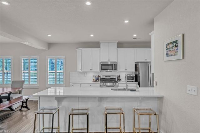 111 Iris CIR, Moyock, NC 27958