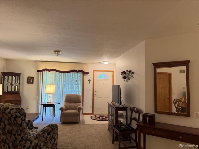 276 Marigold Circle 18, Westland, MI 48185