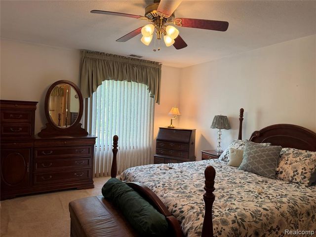 276 Marigold Circle 18, Westland, MI 48185