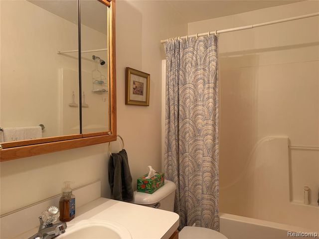 276 Marigold Circle 18, Westland, MI 48185
