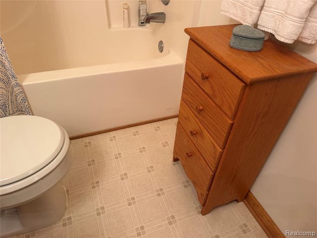 276 Marigold Circle 18, Westland, MI 48185