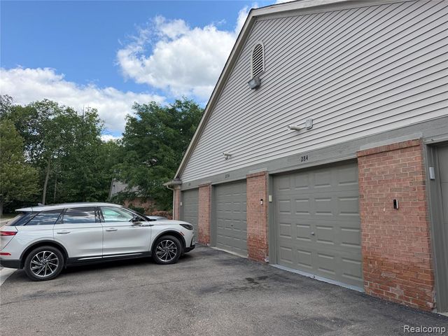 276 Marigold Circle 18, Westland, MI 48185