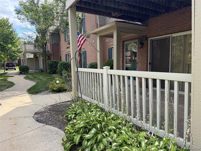 276 Marigold Circle 18, Westland, MI 48185