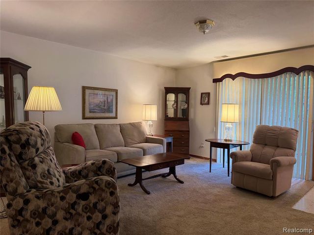 276 Marigold Circle 18, Westland, MI 48185