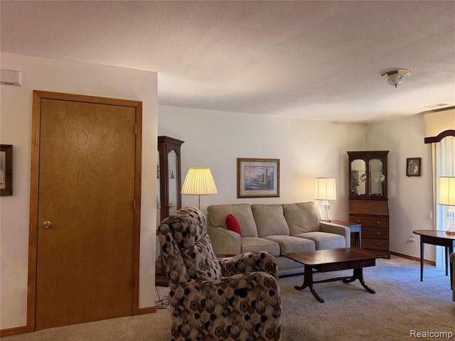 276 Marigold Circle 18, Westland, MI 48185