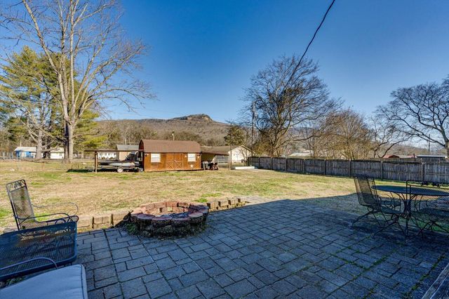 910 Hickory Street, Jasper, TN 37347