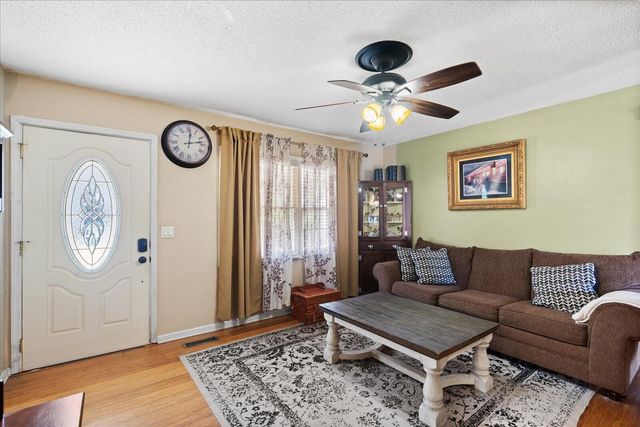 910 Hickory Street, Jasper, TN 37347