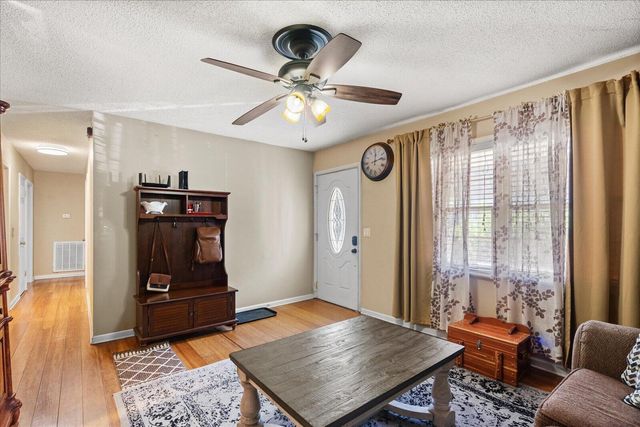 910 Hickory Street, Jasper, TN 37347