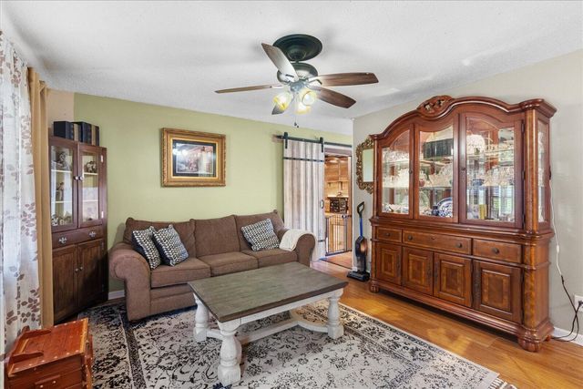 910 Hickory Street, Jasper, TN 37347