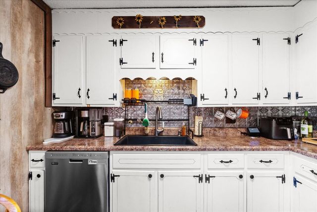 910 Hickory Street, Jasper, TN 37347