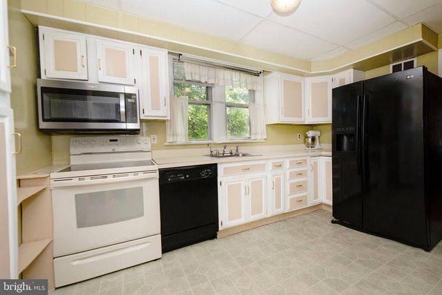 32 HOLMES AVE, Hamilton, NJ 08610