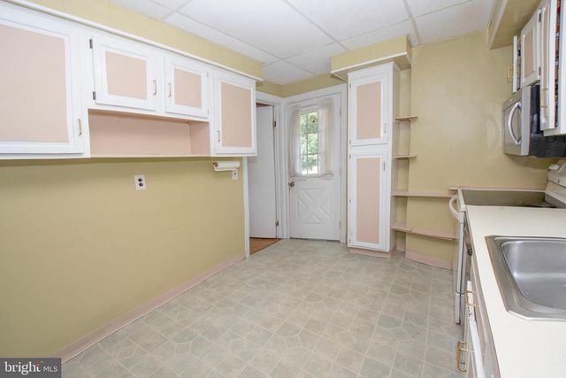 32 HOLMES AVE, Hamilton, NJ 08610
