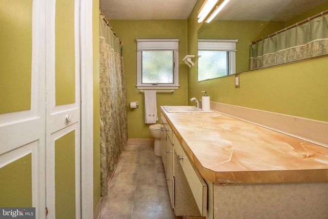 32 HOLMES AVE, Hamilton, NJ 08610
