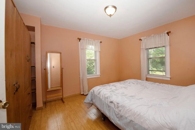 32 HOLMES AVE, Hamilton, NJ 08610