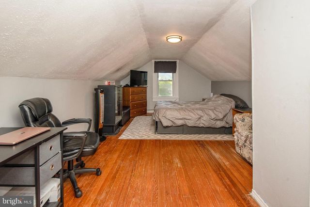 32 HOLMES AVE, Hamilton, NJ 08610