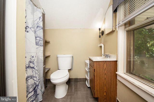 32 HOLMES AVE, Hamilton, NJ 08610
