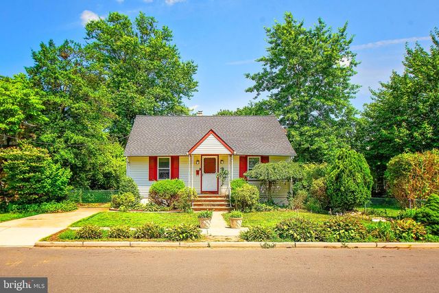 32 HOLMES AVE, Hamilton, NJ 08610
