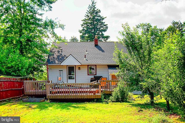 32 HOLMES AVE, Hamilton, NJ 08610