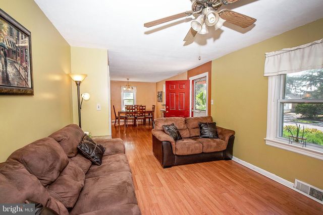32 HOLMES AVE, Hamilton, NJ 08610