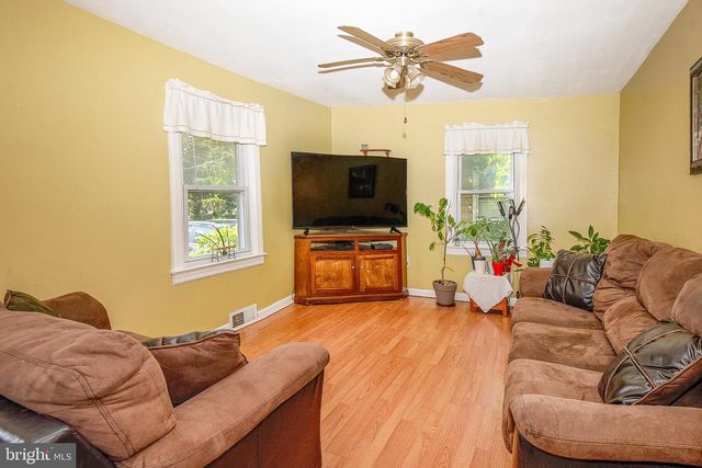 32 HOLMES AVE, Hamilton, NJ 08610