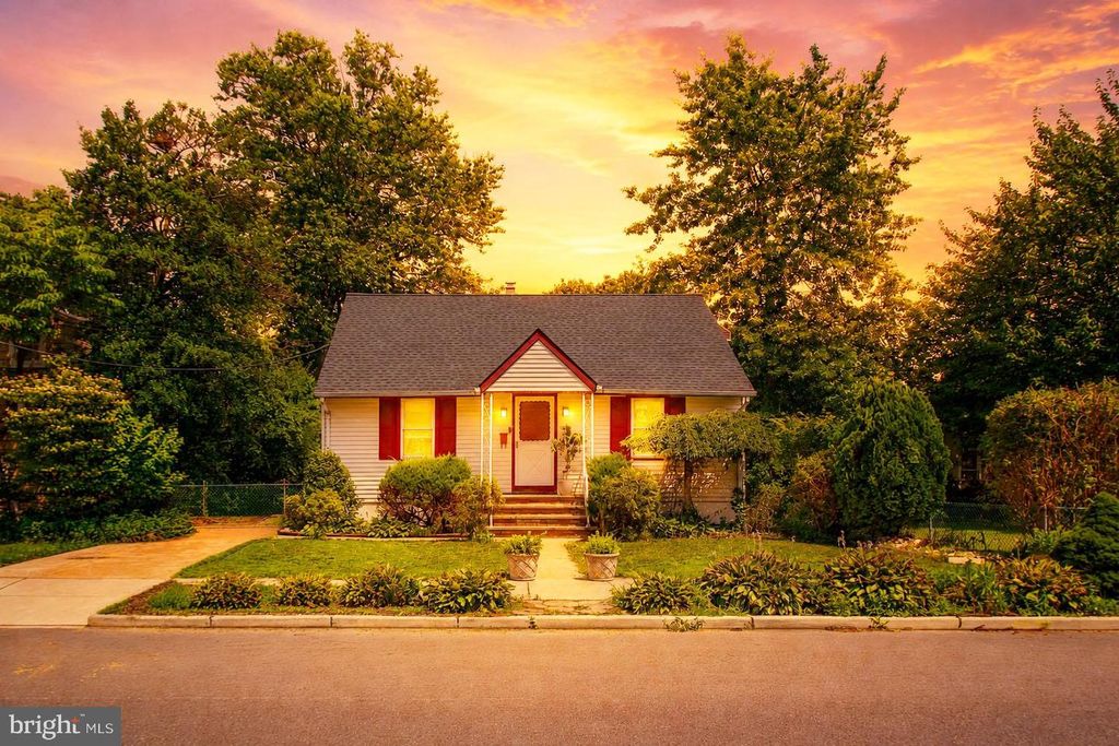 32 HOLMES AVE, Hamilton, NJ 08610