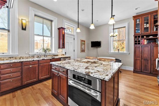 2335 Whittemore Place, St Louis, MO 63104