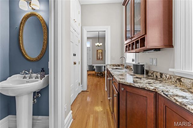 2335 Whittemore Place, St Louis, MO 63104