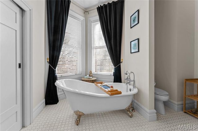 2335 Whittemore Place, St Louis, MO 63104