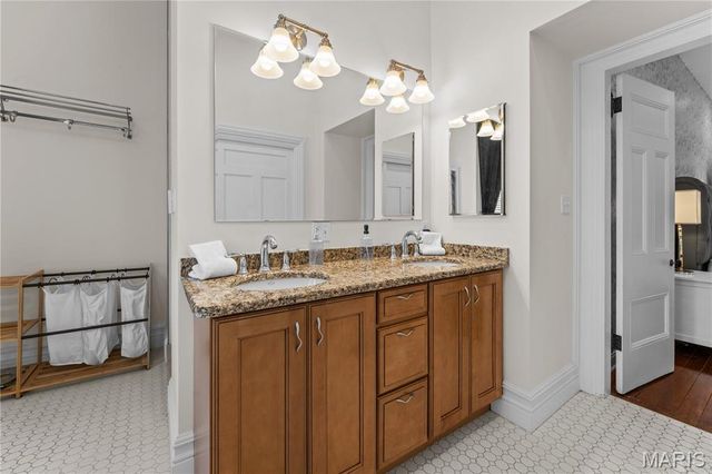 2335 Whittemore Place, St Louis, MO 63104