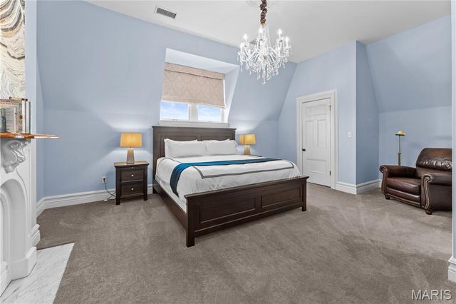 2335 Whittemore Place, St Louis, MO 63104