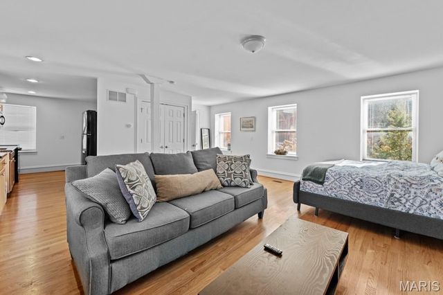 2335 Whittemore Place, St Louis, MO 63104