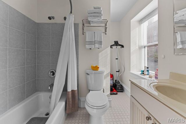 2335 Whittemore Place, St Louis, MO 63104