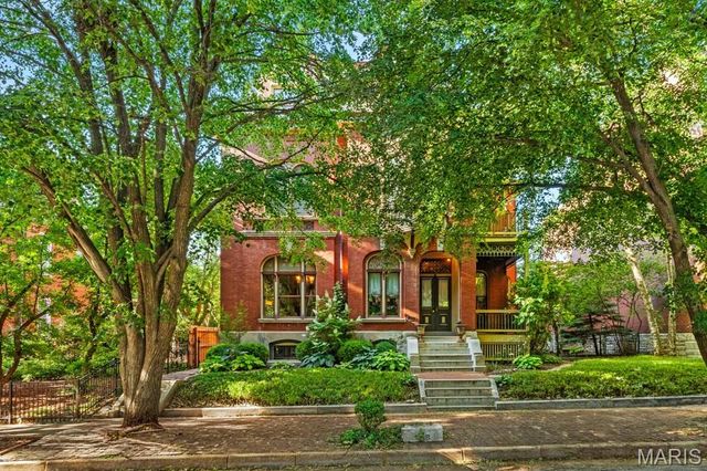 2335 Whittemore Place, St Louis, MO 63104