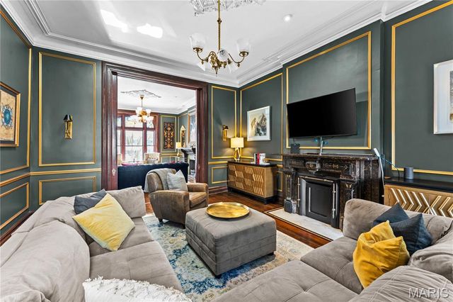 2335 Whittemore Place, St Louis, MO 63104