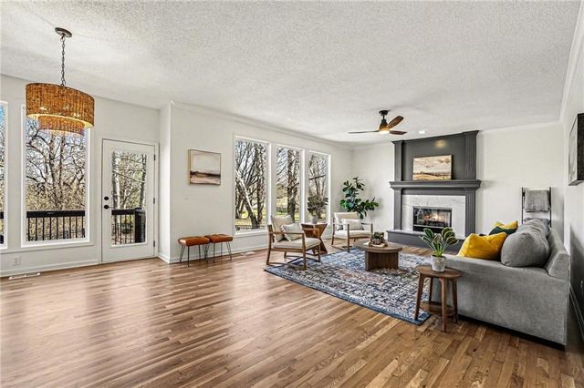 21320 W 98th Street, Lenexa, KS 66220