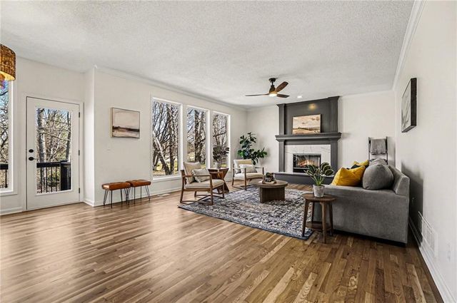 21320 W 98th Street, Lenexa, KS 66220