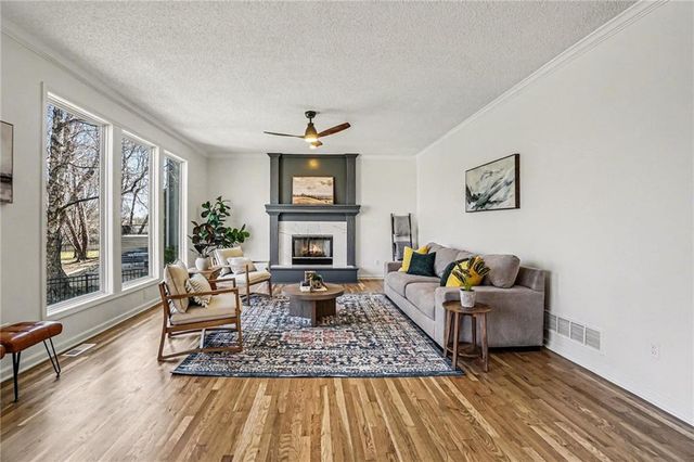 21320 W 98th Street, Lenexa, KS 66220