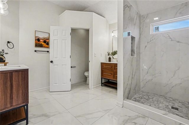 21320 W 98th Street, Lenexa, KS 66220