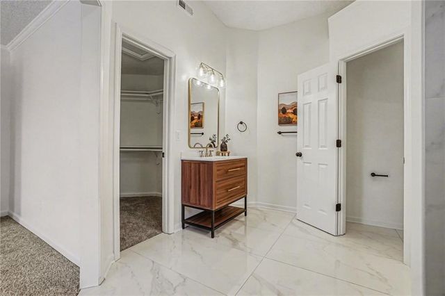 21320 W 98th Street, Lenexa, KS 66220