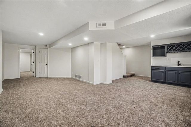 21320 W 98th Street, Lenexa, KS 66220