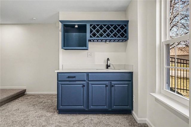 21320 W 98th Street, Lenexa, KS 66220