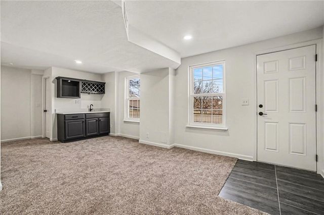 21320 W 98th Street, Lenexa, KS 66220