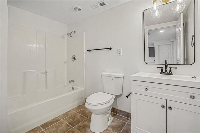 21320 W 98th Street, Lenexa, KS 66220