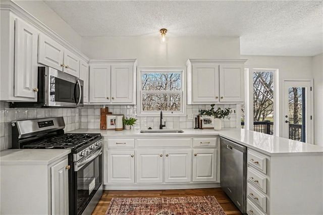 21320 W 98th Street, Lenexa, KS 66220